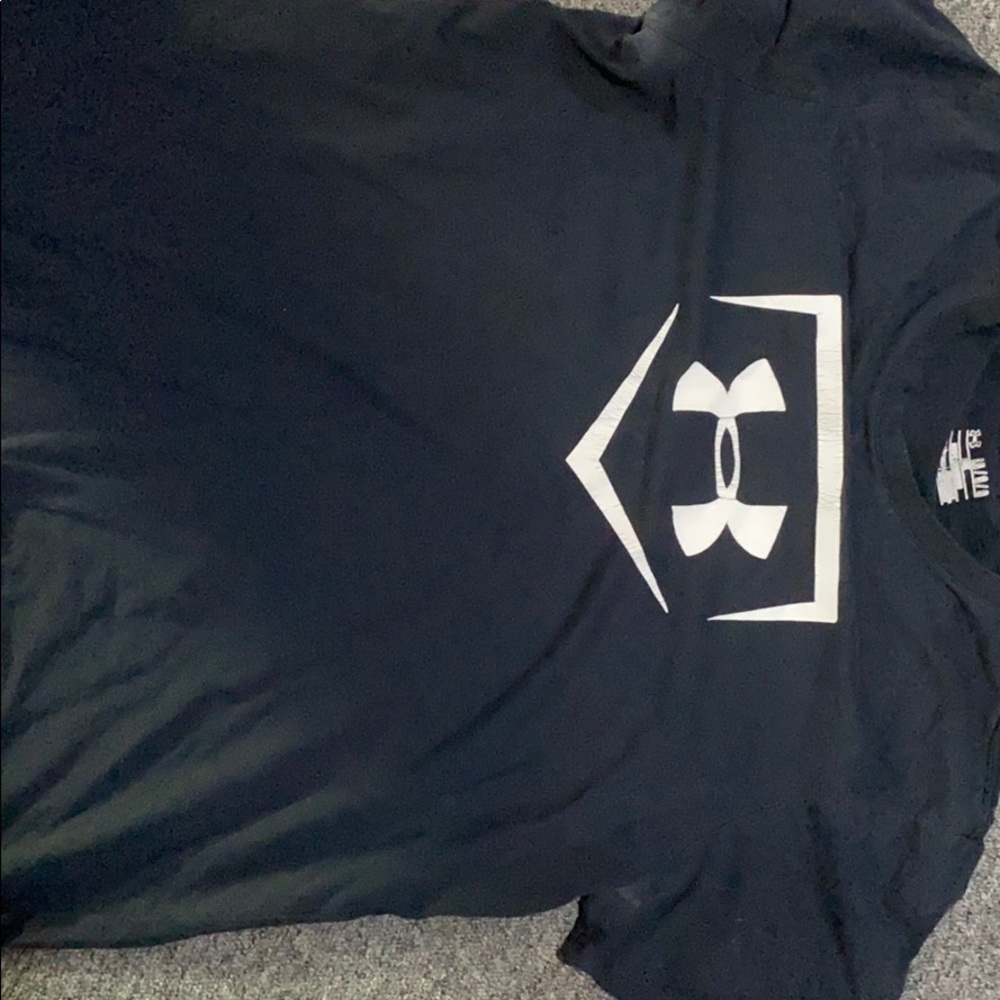 Under Armour baseball tee used